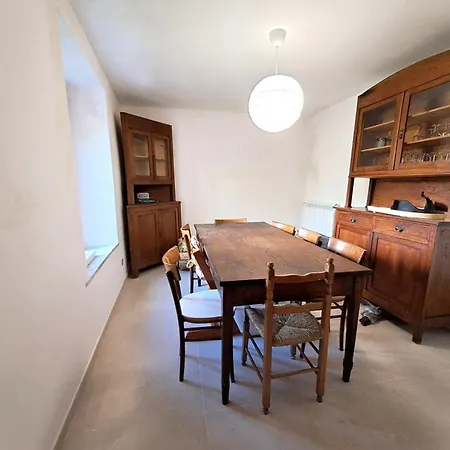 With Panoramic Views At Minucciano ! *