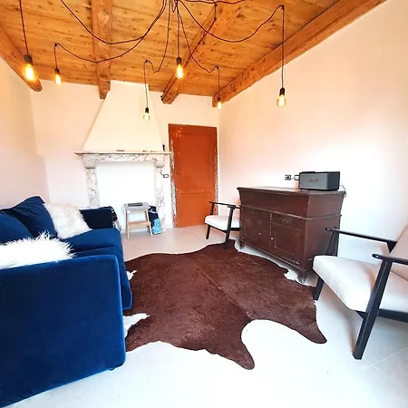 With Panoramic Views At Minucciano !