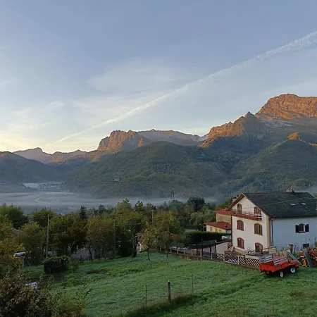 With Panoramic Views At Minucciano ! Holiday home *